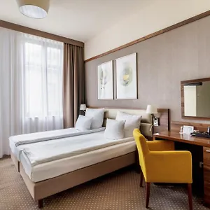 Golden Tulip Center Отель